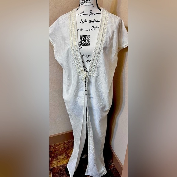 Swimsuit, cover-up, tie front, white long in excellent condition. - Picture 1 of 7